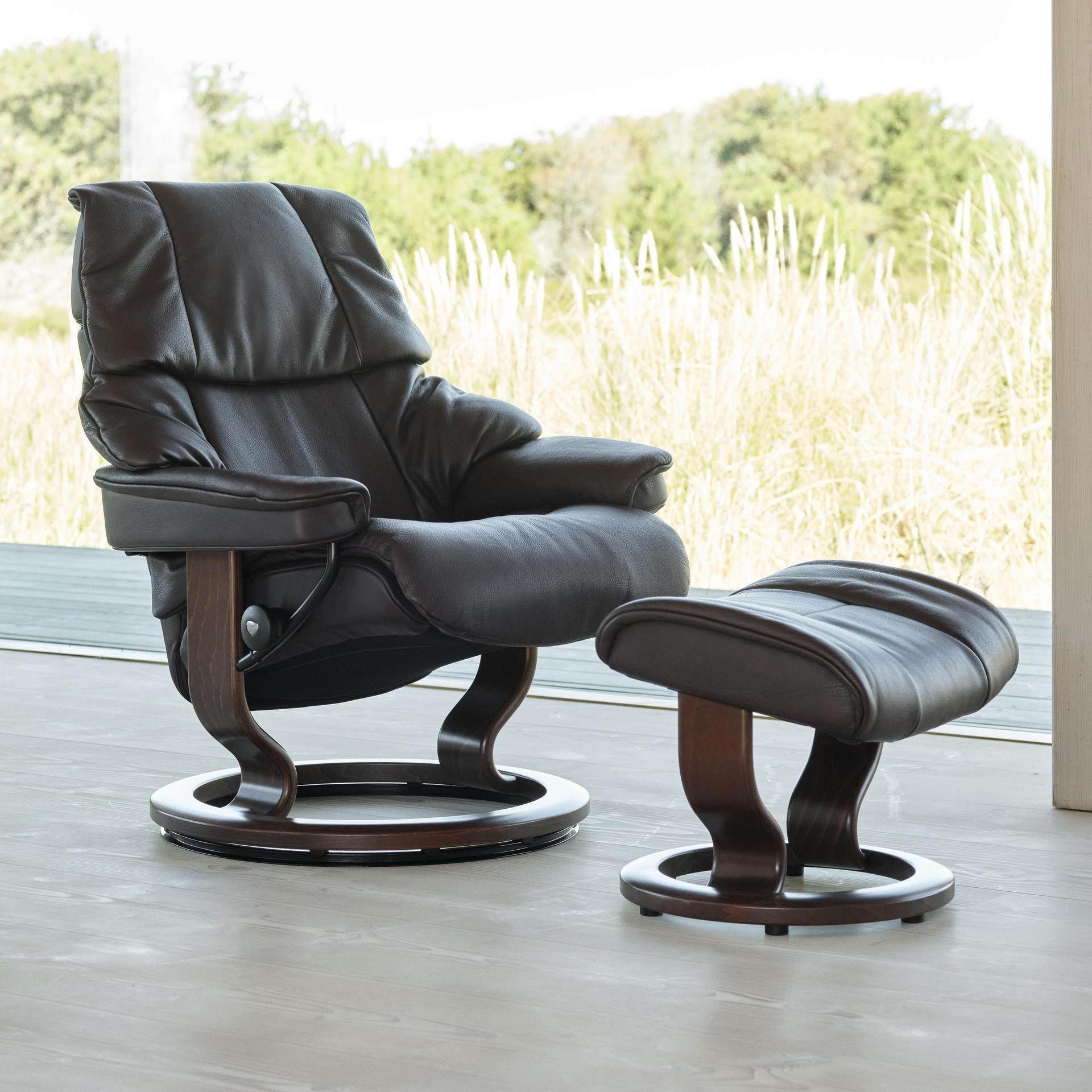Stressless Relaxsessel mit Hocker Reno L Classic L Bezug Leder Batick Grey 79, Gestell Braun 03 Stressless Relaxsessel mit Hocker Reno L Classic L Bezug Leder Batick Grey 79, Gestell Braun 03