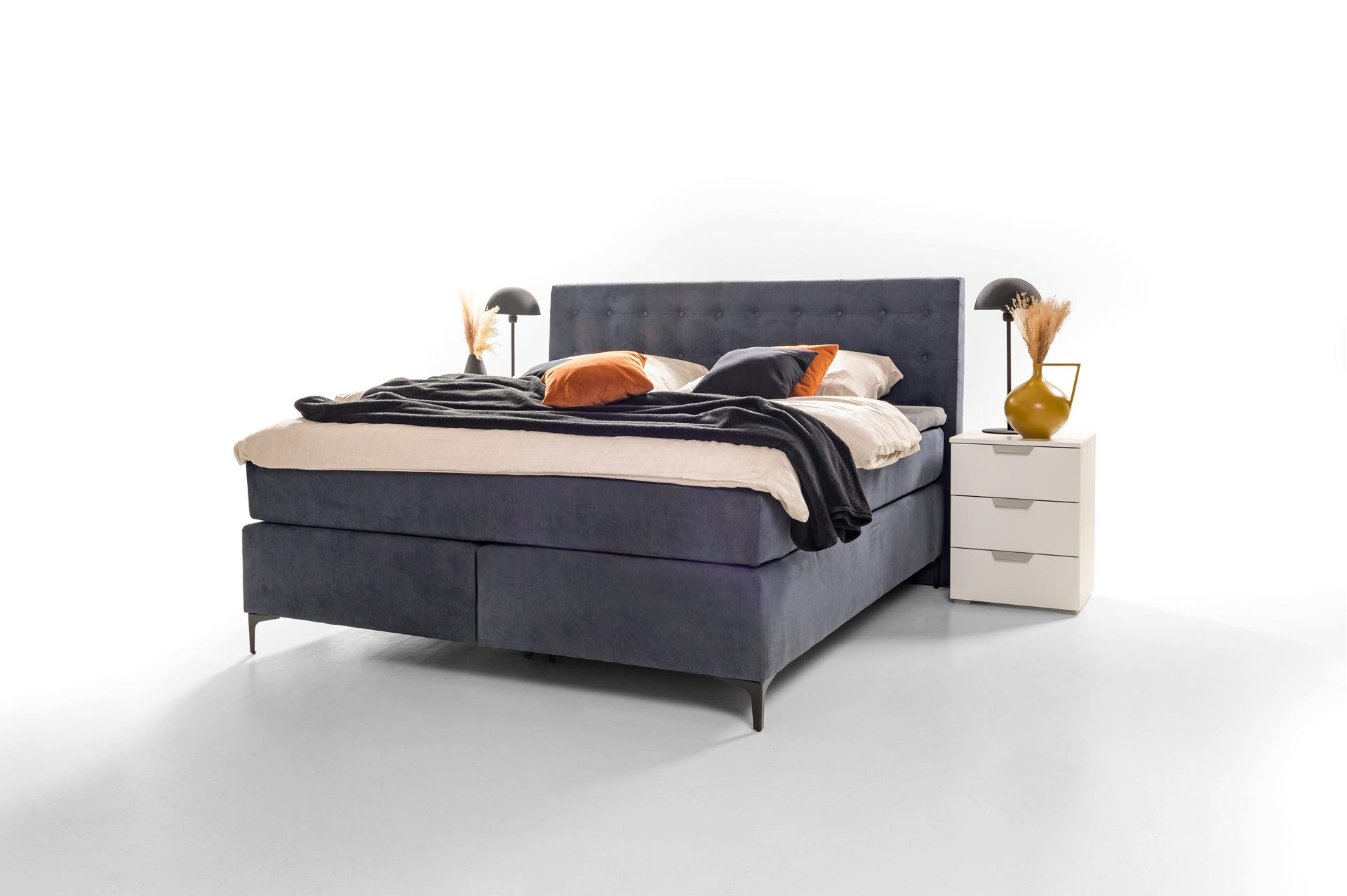 Boxspringbett Jenny Fuß Dark Black Bezug Grey Blue 180x200 cm Taschenfederkern inklusive Kaltschaum-Topper Boxspringbett Jenny Fuß Dark Black Bezug Grey Blue 180x200 cm Taschenfederkern inklusive Kaltschaum-Topper