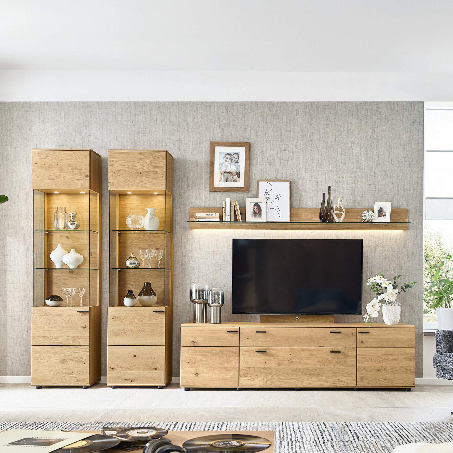 Musterring Wohnwand Kanto Front Asteiche massiv Korpus Asteiche furniert Musterring Wohnwand Kanto Front Asteiche massiv Korpus Asteiche furniert