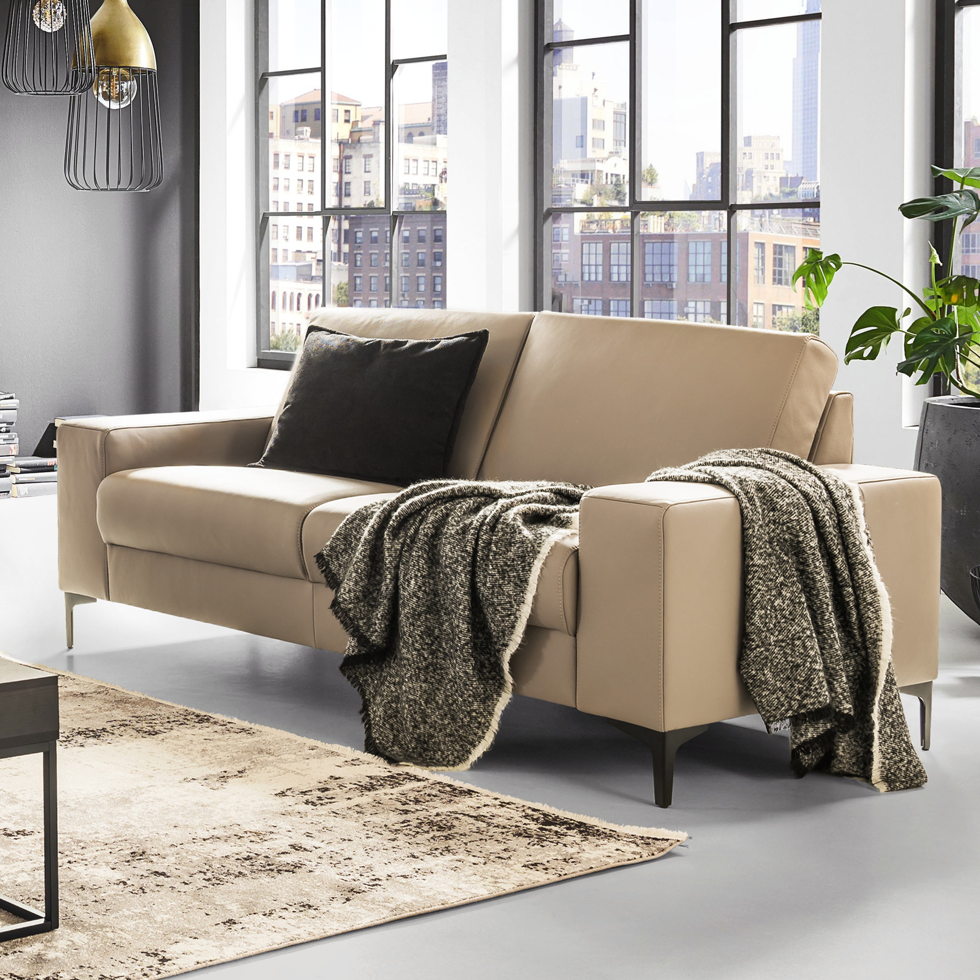 Collection H Sofa 2,5-Sitzer Minos Bezug Granit Fuß Dark Black Collection H Sofa 2,5-Sitzer Minos Bezug Granit Fuß Dark Black