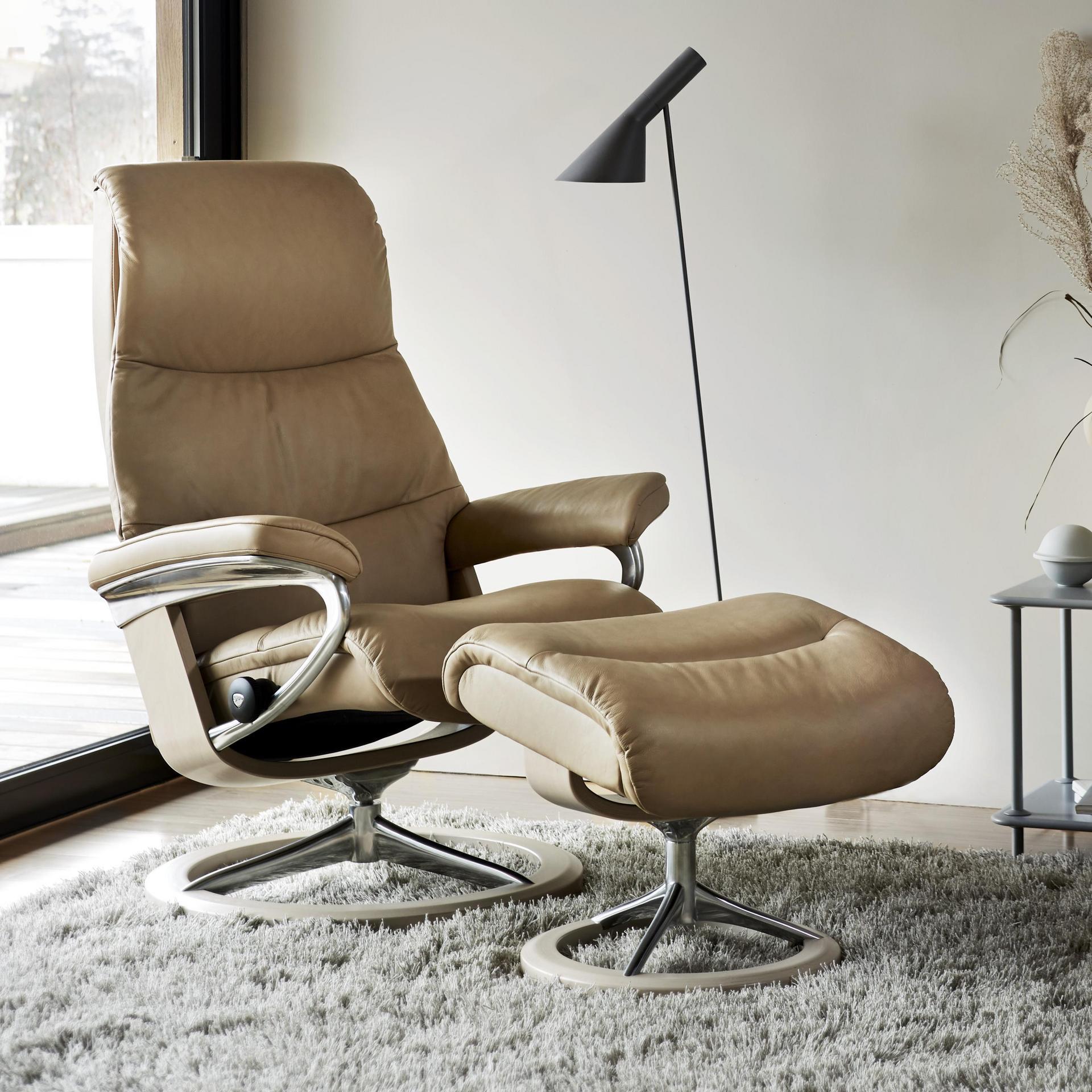 Stressless Relaxsessel mit Hocker View L Signature L Bezug Leder Batick New Caramel 16, Gestell Chrom 40, Fuß Eiche 04